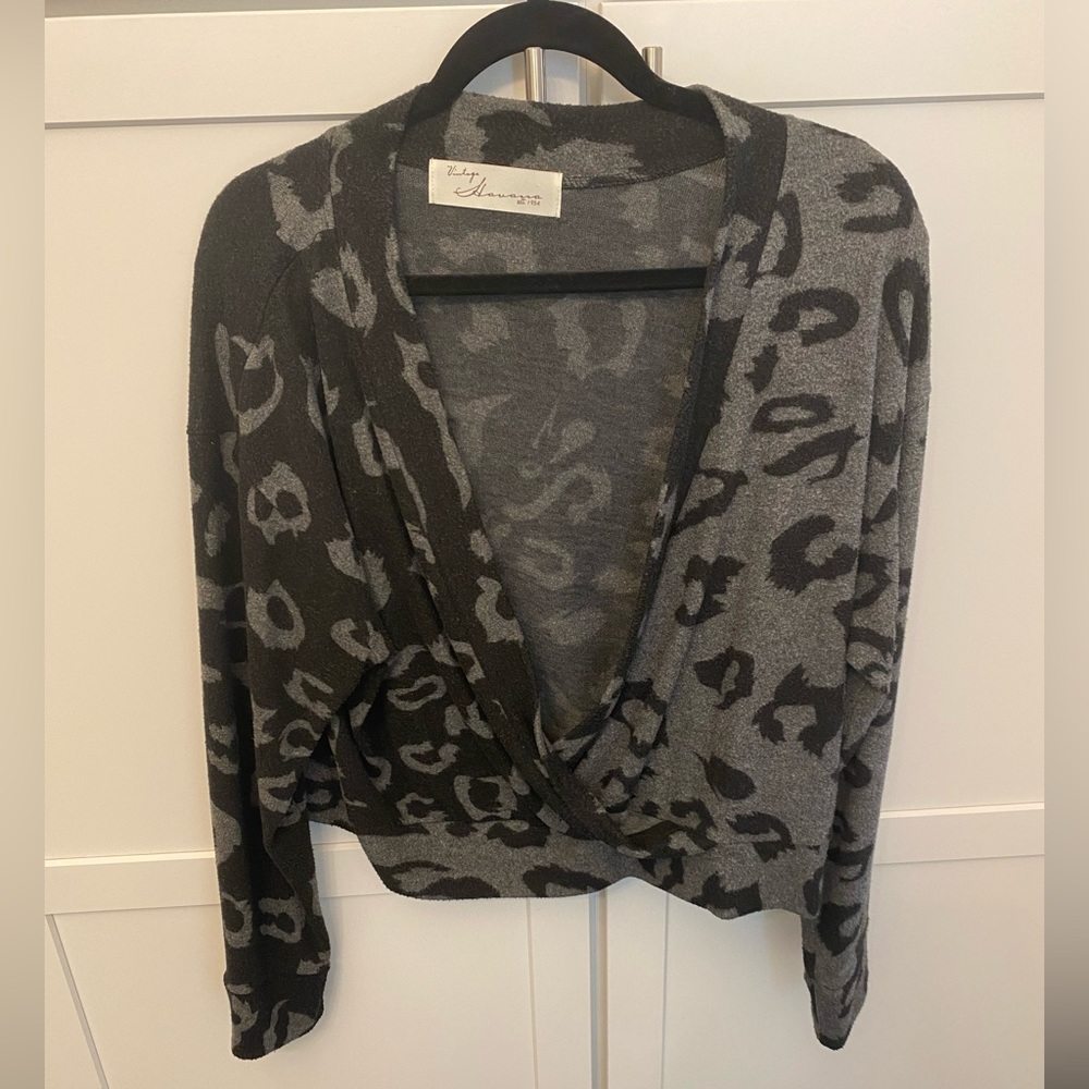 Vintage Havana Leopard Gray Long Sleeve Top